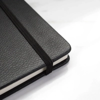 Agenda Dubai, en napa con textura de cuero, cosida, 80 hojas, 13.5 x 18 cmts