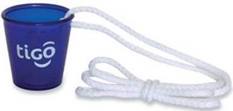 Copa Single Shot,  1 onza, 30 ml,  de 4.3 x 4.3 cmts, con cordon, en PS