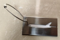 Identificador de Maletas elaborado en Aluminio, de 80 x 43 mm