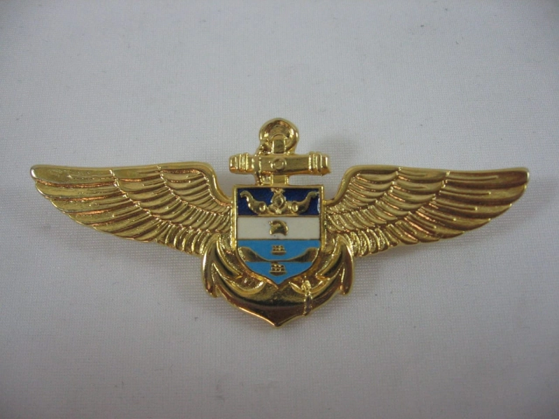 Pin Metalico diseño especial en alto y bajo relieve y con relleno de color