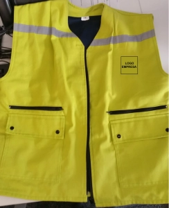 Chaleco Toluca, en drill con forro interno, franjas reflectivas
