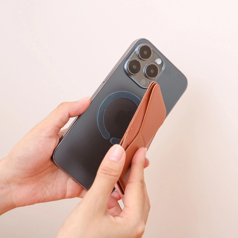 Stand Protector y Bolsillo Magsafe para Celular en PU, de 10 x 6.5 cmts