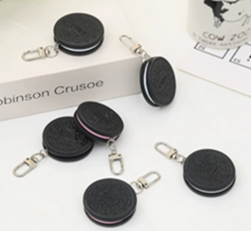 Llavero en PVC en 3D en forma de galleta Oreo, de 4.5 x 4.5 cmts