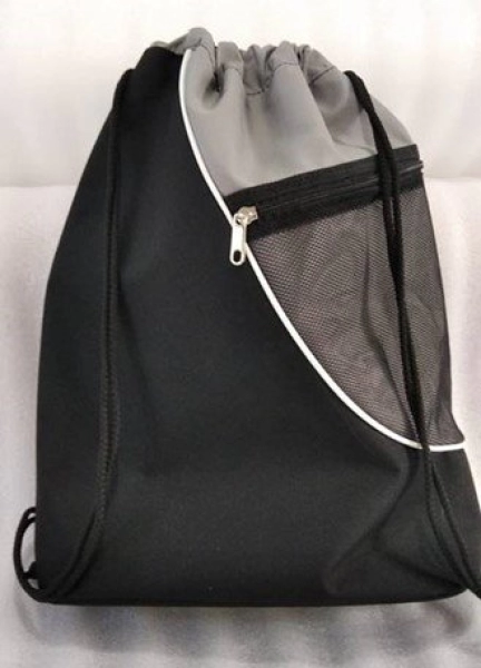 Tula Impermeable Rusia, bolsillo frontal con malla y zipper, 35 x 47 x10 cmts