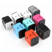 Adaptador para Viajes con multiples Conectores, 6.3 x 5.6 x 5.25 cmts