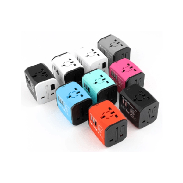 Adaptador para Viajes con multiples Conectores, 6.3 x 5.6 x 5.25 cmts