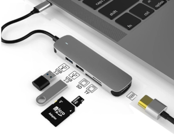 Hub Multipuerto 5 en 1 en aluminio, de 10.5 x 4.1 x 1.6 cmt