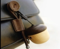 Parlante Bluetooth cilindrico, en Madera, en forma de nuez