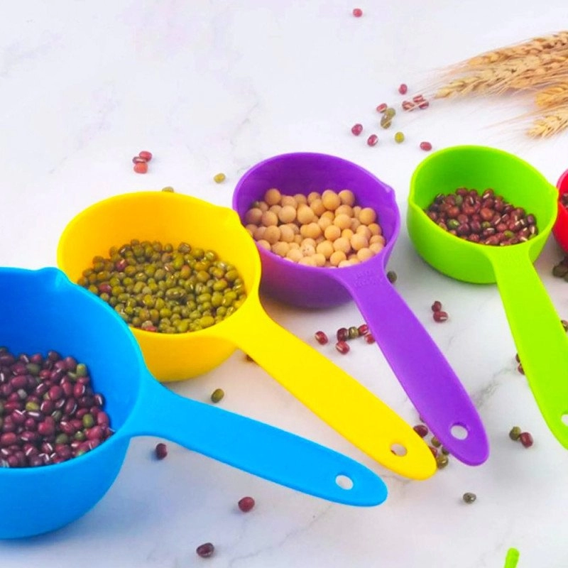 Set de 5 cucharas plásticas medidoras, 17.3 x 9.8 cmts la grande