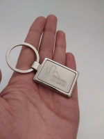 Llavero Ejecutivo Rectangular, metalico, 4.5 x 2.6 cmts