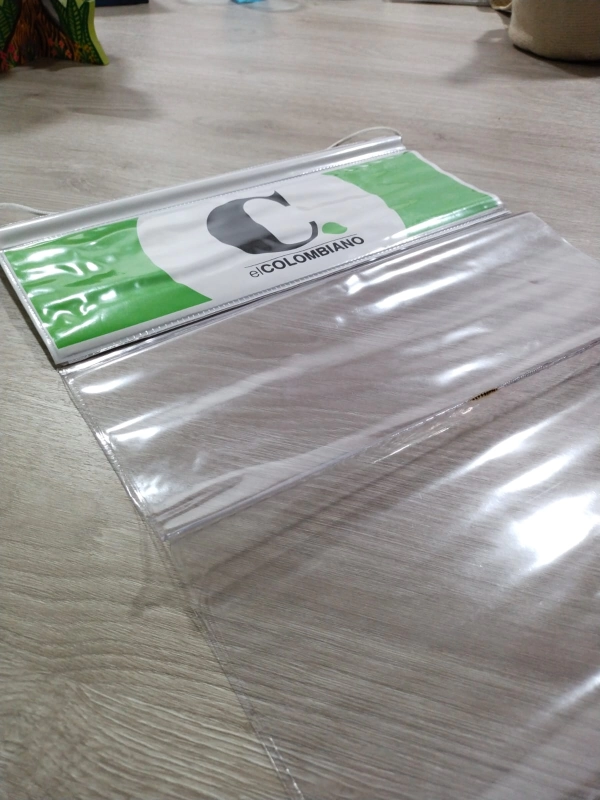 Exhibidor de Periodicos de 3 puestos, 33 x 40 cmts cada uno