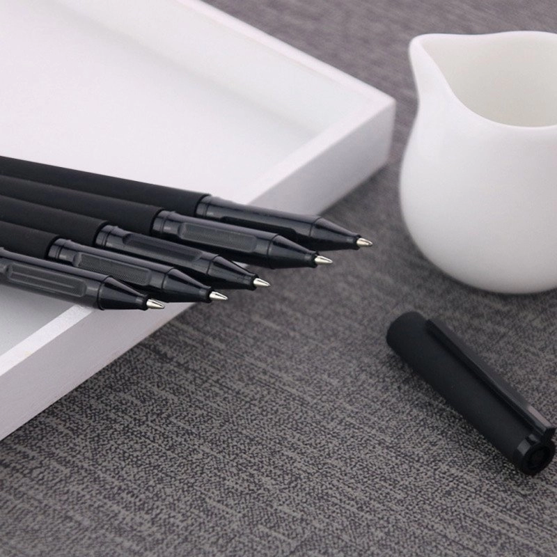 Boligrafo Modrich, plastico, tapa removible y mina de tinta gel