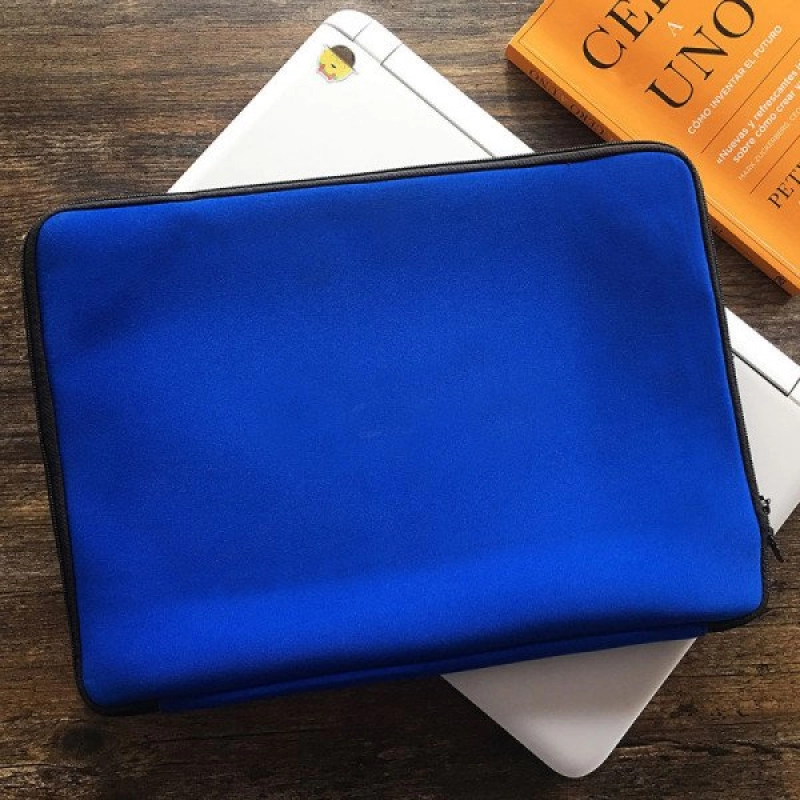 Forro para portátil, en Neopreno con zipper, 35 x 27.5 cmts