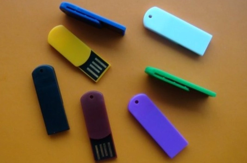 Memoria USB plastica en forma de Clip