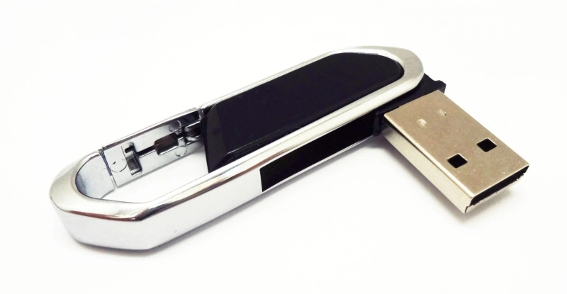 Memoria USB metalica en forma de Clip