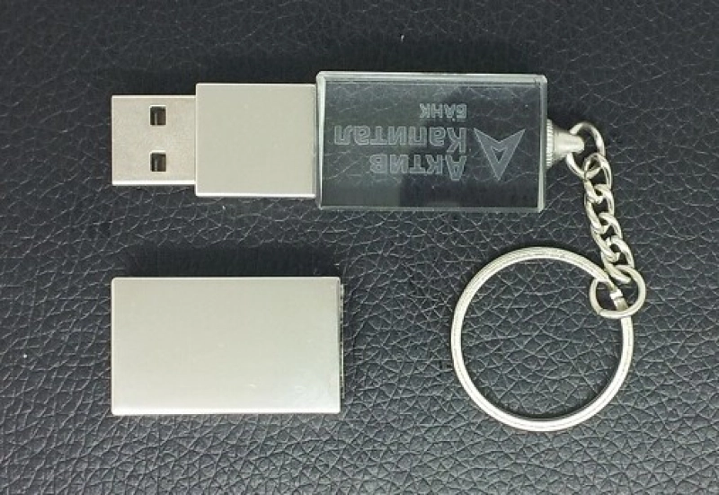 Memoria USB en Metal y Cristal