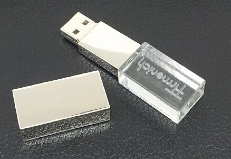 Memoria USB en Metal y Cristal