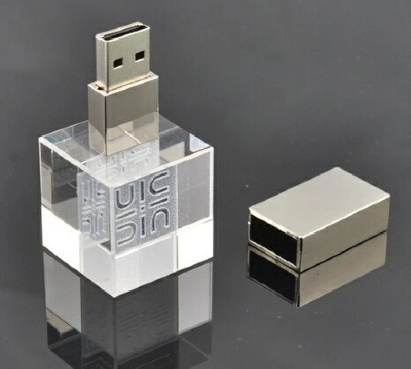 Memoria USB en Metal y Cristal