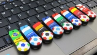 Memoria USB en PVC 2D Pelota de Fútbol con Bandera