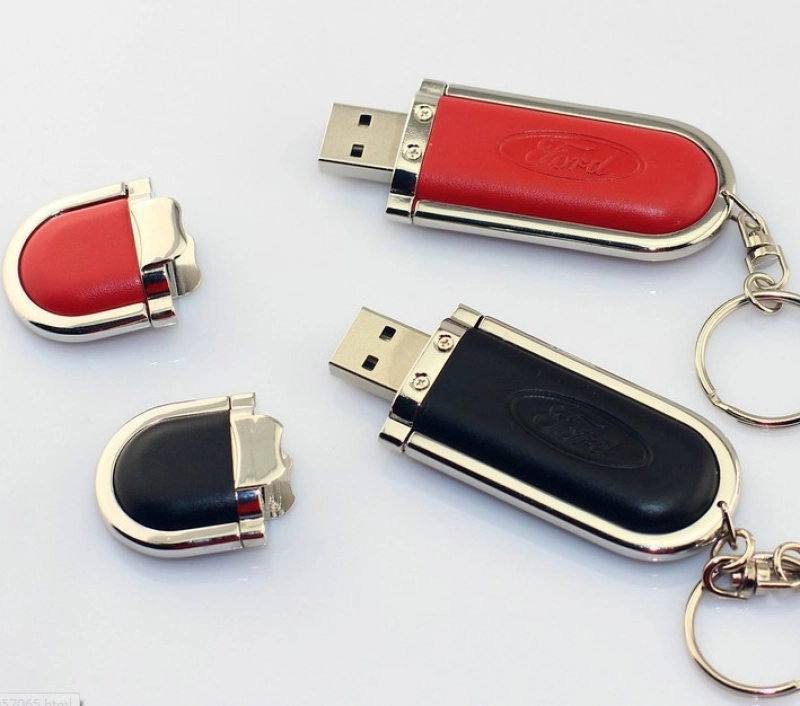 Memoria USB en Cuero y Metal