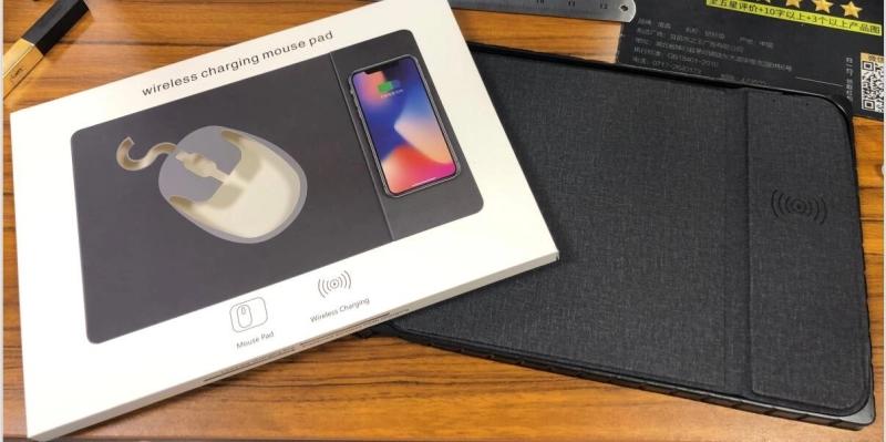 Mouse Pad con Cargador Inalámbrico 15W, de 23 x 24.5 x 8.5 cmts