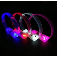 Manilla o Brazalete LED elaborado en ABS, sin Control de Voz