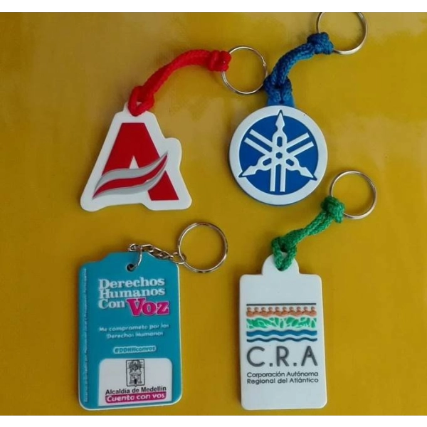 Llavero Microinyectado, con logo en alto relieve