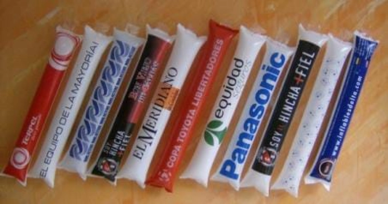 Golpeador en Polietileno calibre 2.5, color blanco, de 11 cm de ancho x 54 cmts de largo