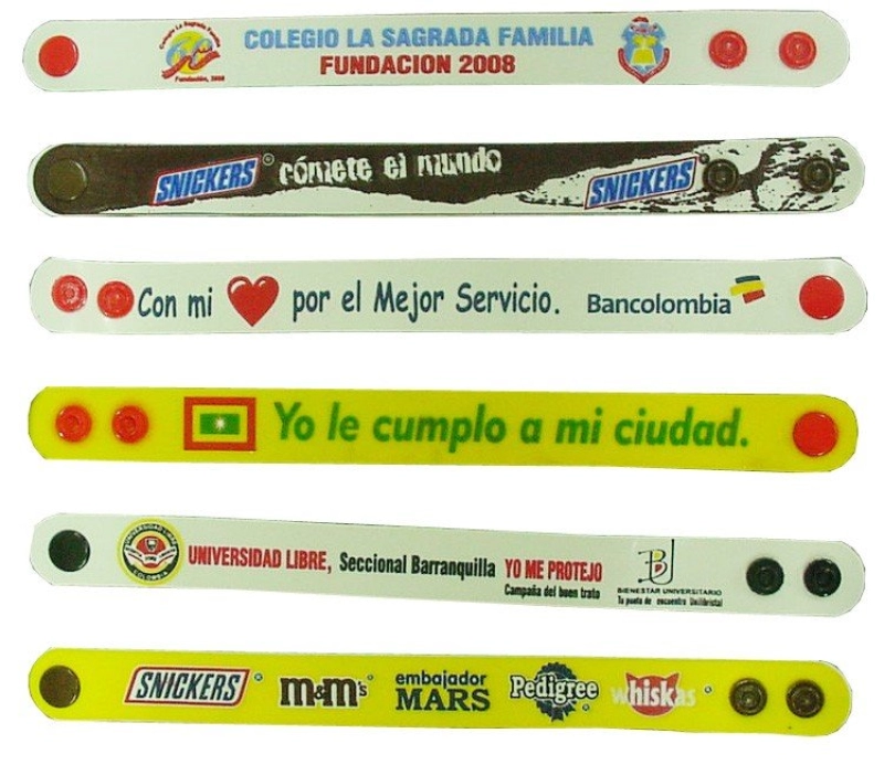 Manilla Microinyectada, con logo en alto relieve.