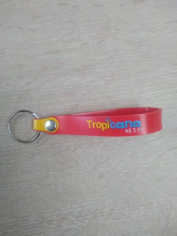 Manilla Llavero Microinyectado, con logo en alto relieve.