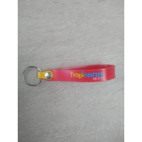 Manilla Llavero Microinyectado, con logo en alto relieve.