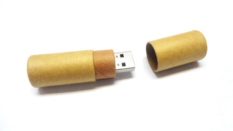 Memoria USB tubular en carton con tapa