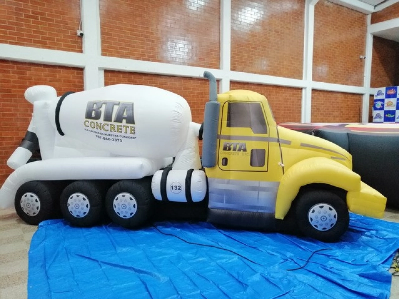 Dummy Inflable Estatico en forma de Camion de Cemento