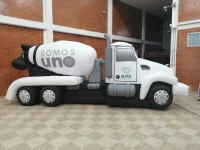 Dummy Inflable Estatico en forma de Camion de Cemento