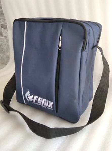 Maletin Regatta, 30 x 25 x 10 cmts, reata de colgar PP 1.5"