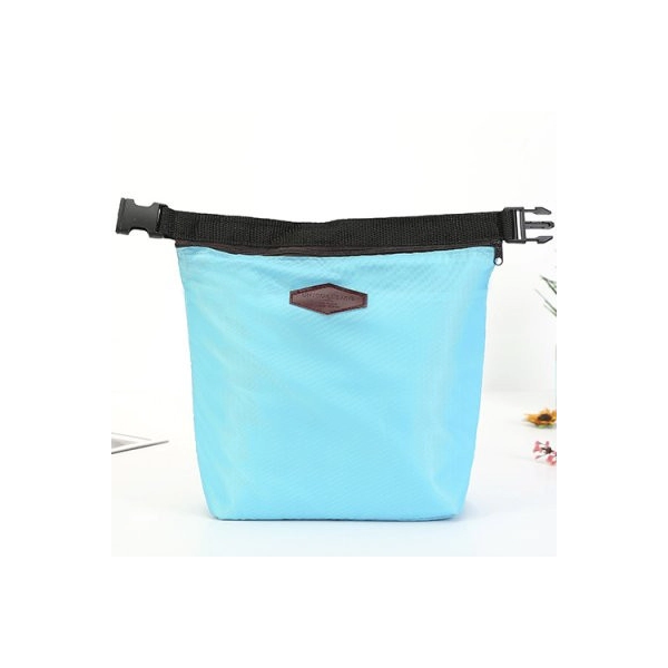 Lonchera Quasar, triangular, en lona, interior aluminizado, 27.5x26 x8.3 cmt